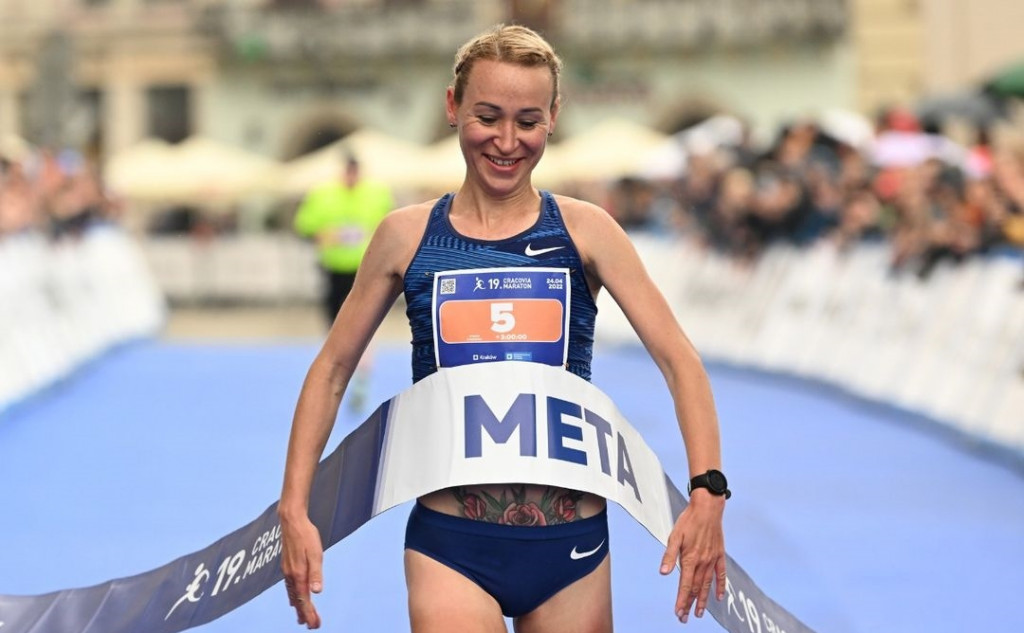 Atleta din Moldova Lilia Fisikovici a cucerit medalia de argint la Maratonul de la Málaga