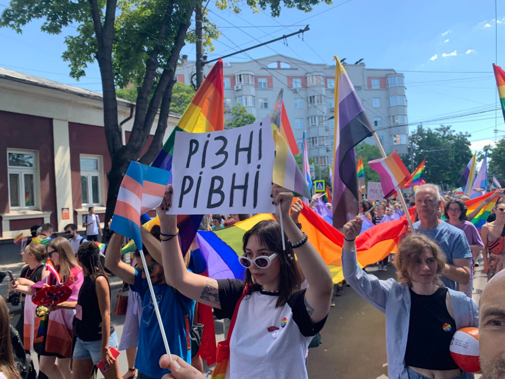 5 știri queer ale săptămânii: Primul club gay în Moldova, București Pride  și altele - BANG-BANG