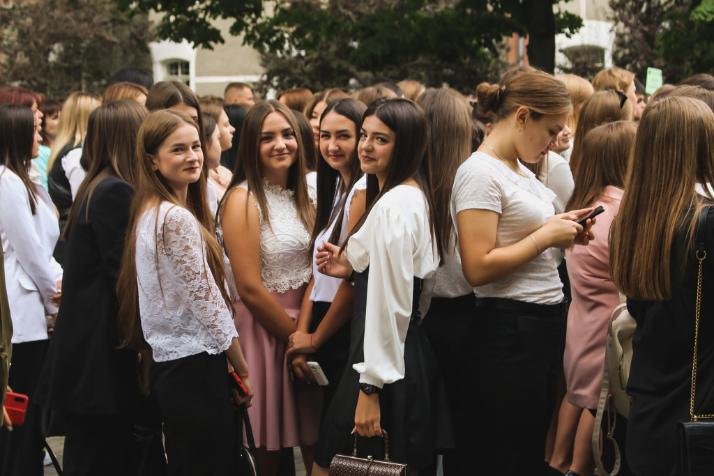 (foto) De 1 septembrie, Colegiul Pedagogic „Ion Creangă” din Bălți și-a deschis din nou ușile pentru elevii săi