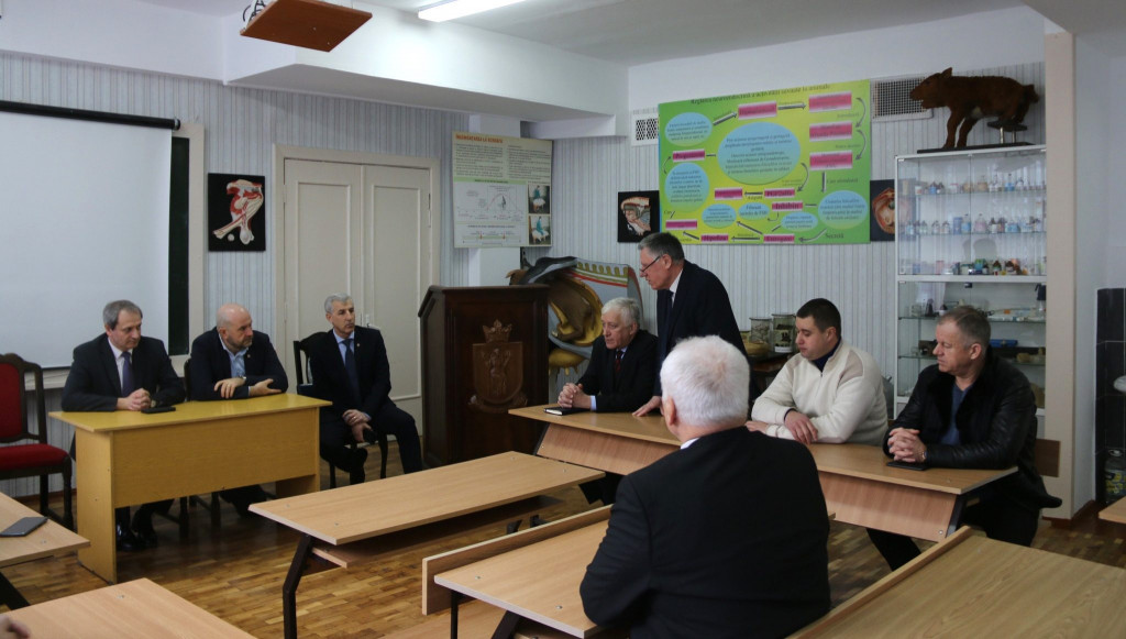 (foto) Ministrul agriculturii și industriei alimentare, Vladimir Bolea, a fost în vizită la Facultatea de Medicină Veterinară a UTM