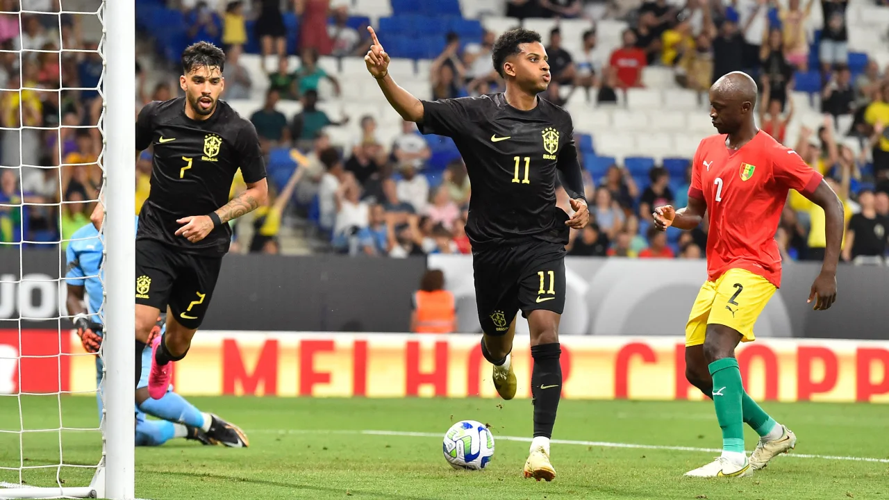 230618064538-02-brazil-guinea-friendly-match-0617