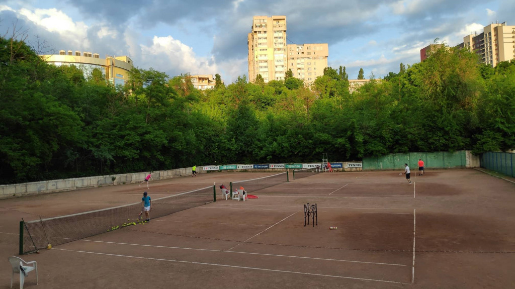 Lista locațiilor unde ai putea juca tenis de câmp în Chișinău. De la 0 la 400 de lei pentru o oră