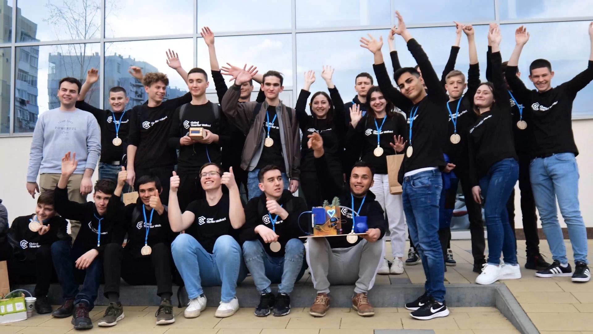 (video) Îți faci studiile la o școală profesională sau la un colegiu? Vino la Clubul Tinerilor Makeri și învață să utilizezi noile tehnologii