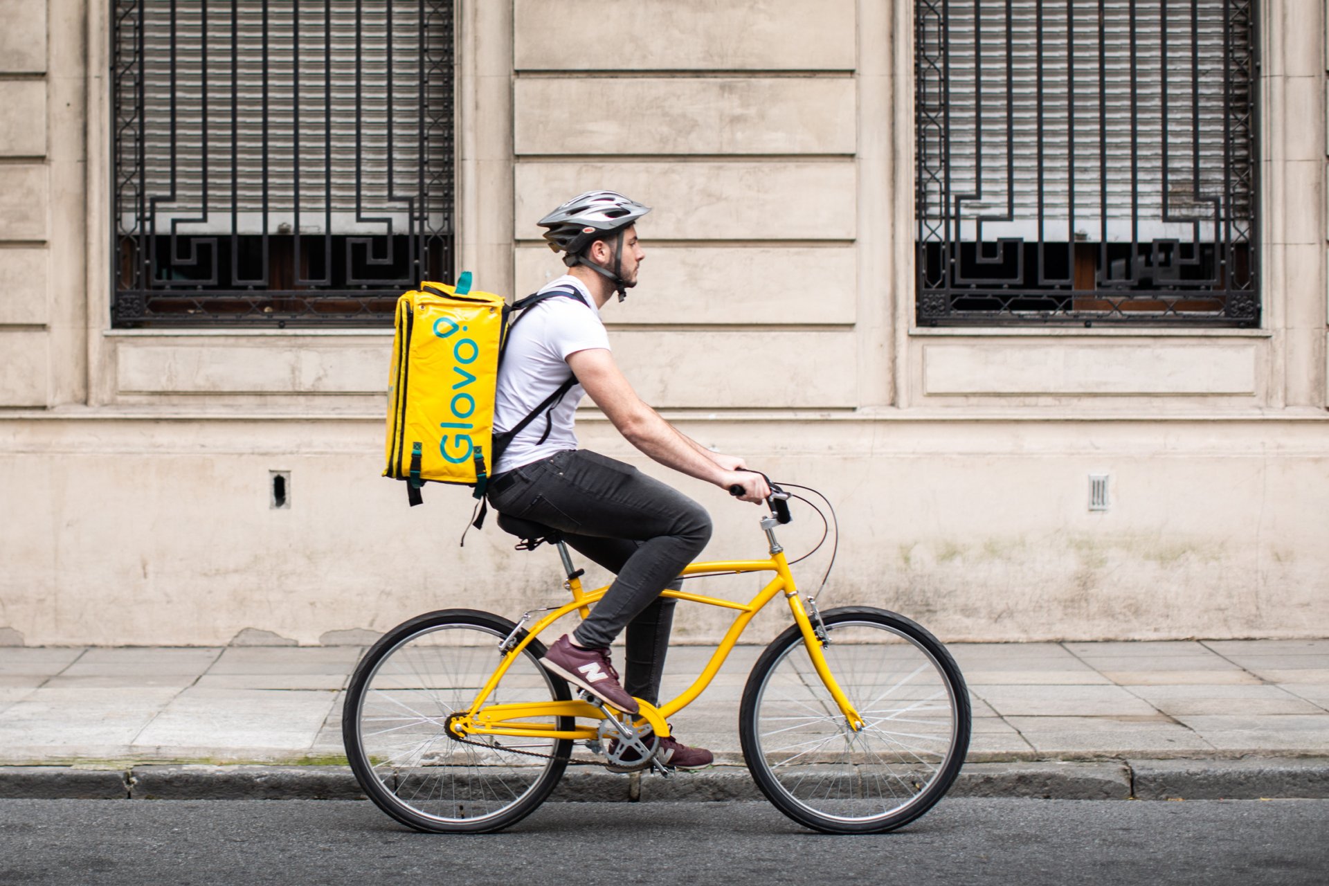 Glovo lansează noi opțiuni de publicitate pentru parteneri și integrează toate serviciile sale într-o divizie nouă numită Glovo Ads