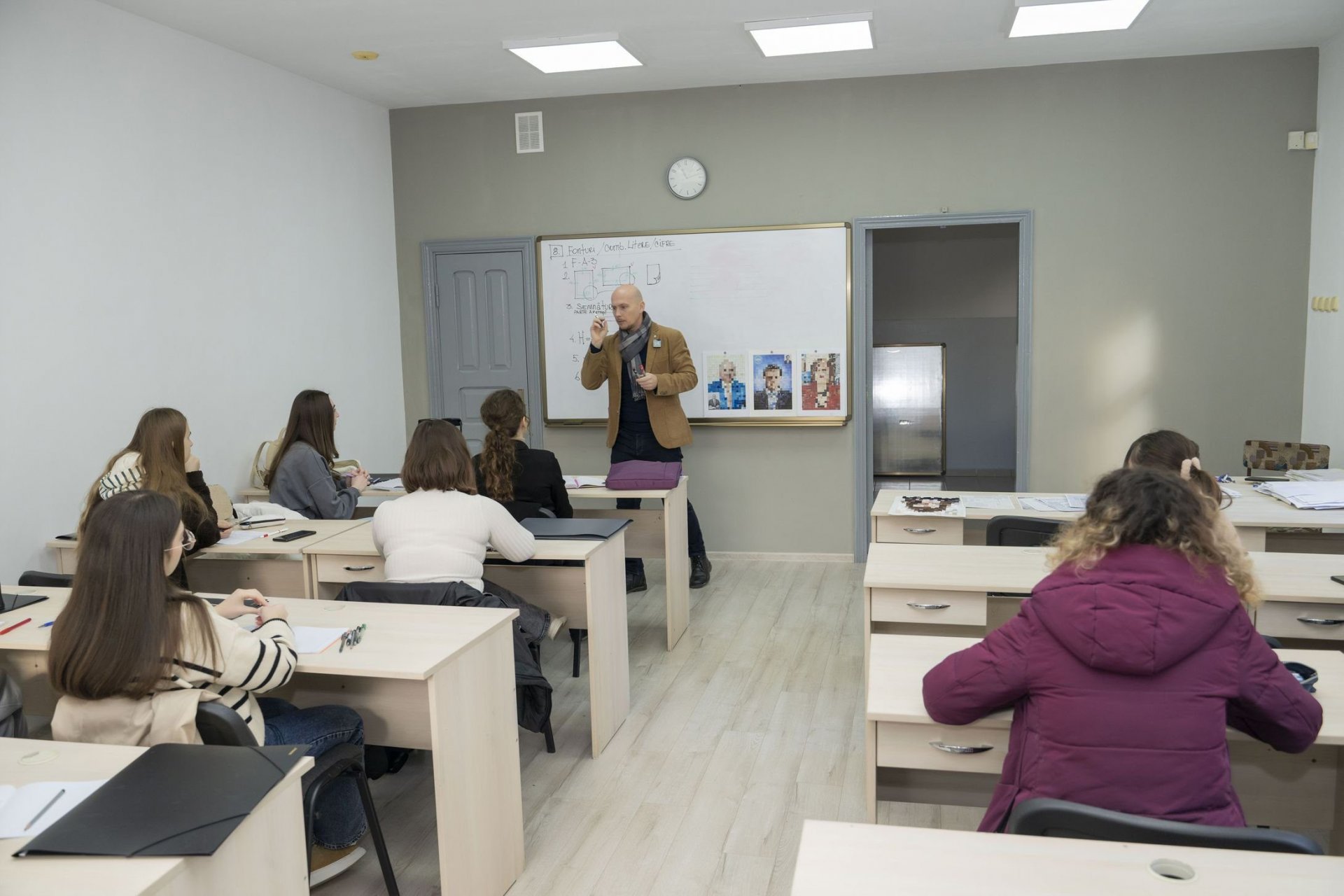 Studenții anului I de la programul Design și tehnologii poligrafice, UTM, au studiat tema „Fonturi”