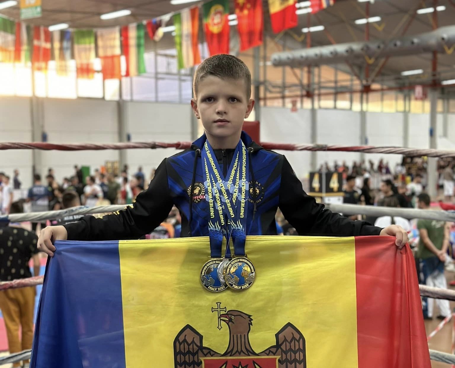 (foto) Un sportiv de 11 ani din Moldova a devenit campion mondial K-1 și Muay Thai