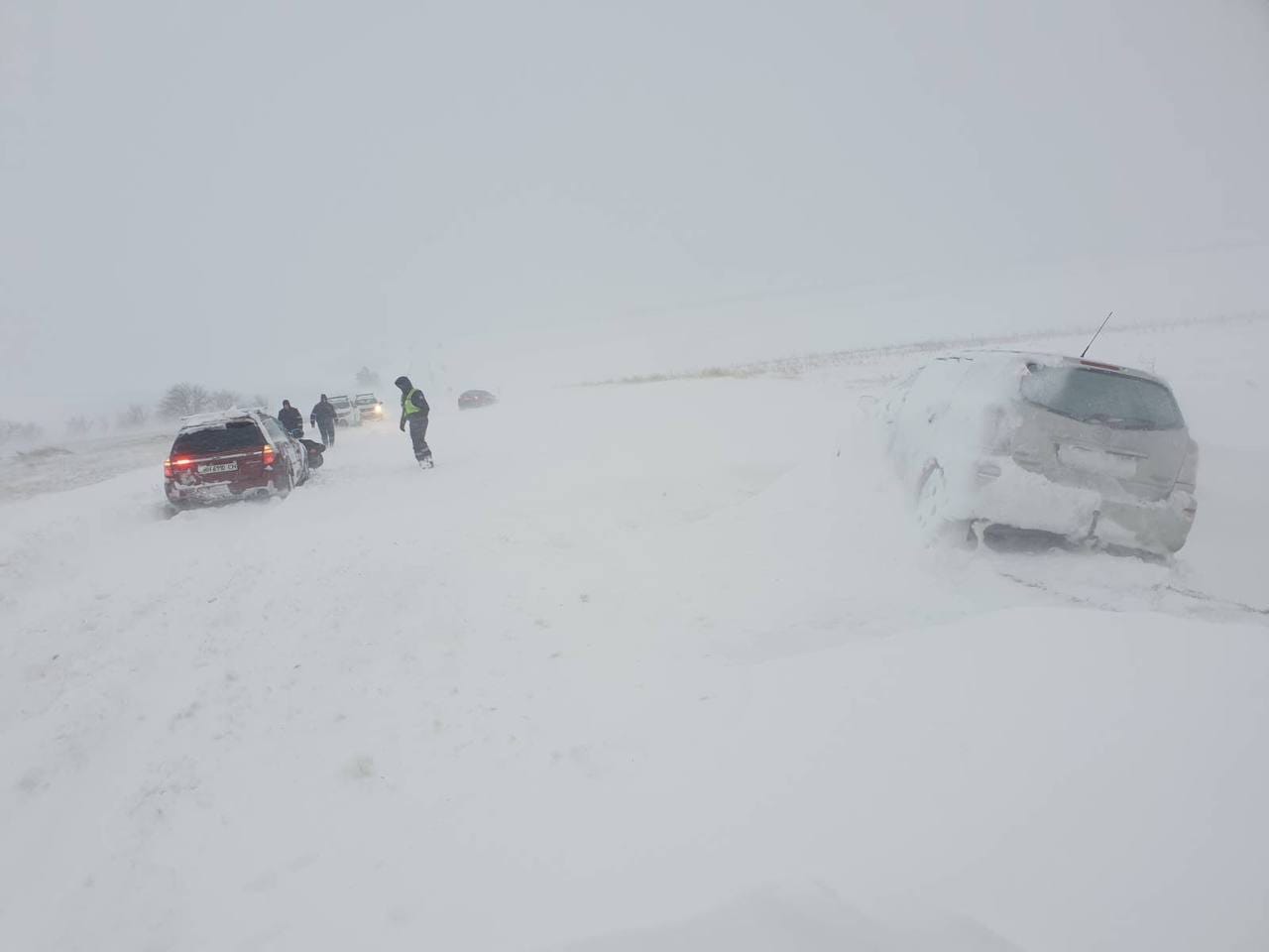 Traseele din țară care sunt blocate din cauza condițiilor meteorologice