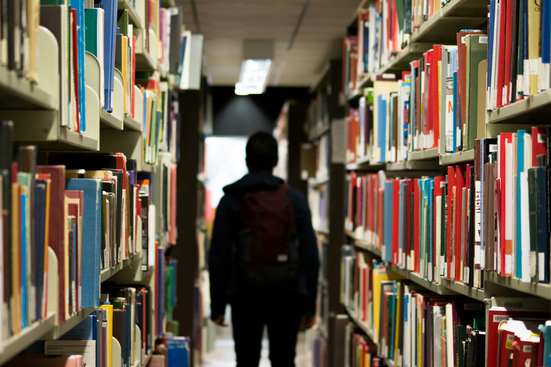 student universitate bibliotecă