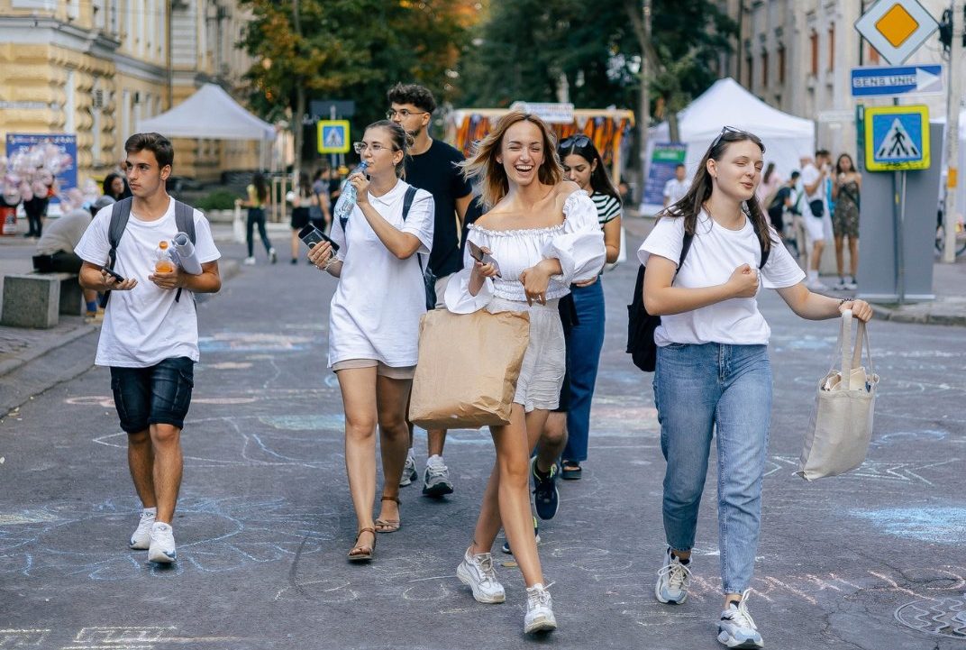 Cinci motive pentru care să vii la Conferința Internațională a Tinerilor și Festivalul Tineretului 2024