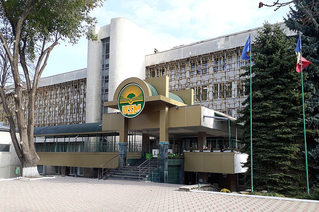 1080px-State_University_of_Moldova_(cropped)