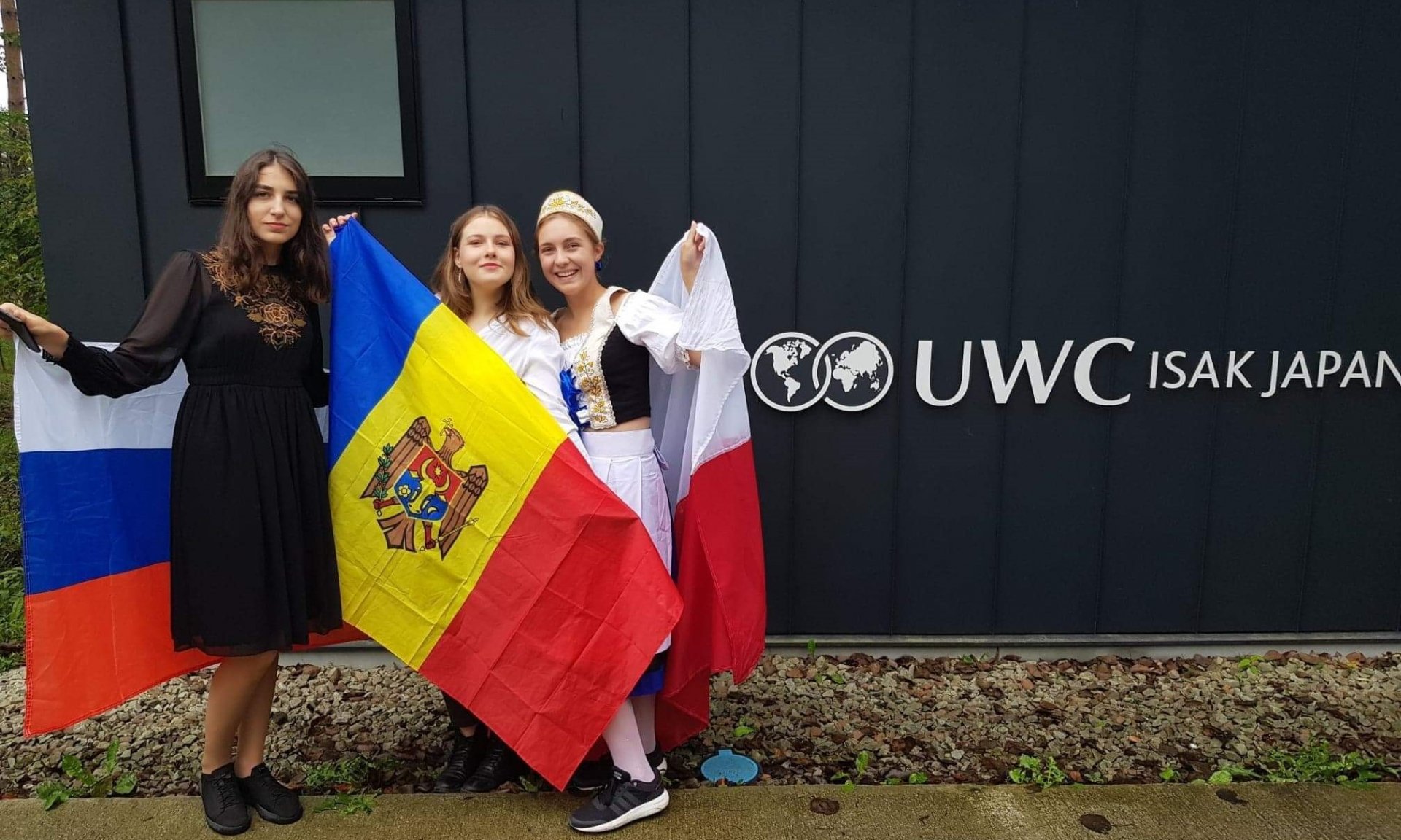 tineri elevi oportunități flag moldova bursa uwc