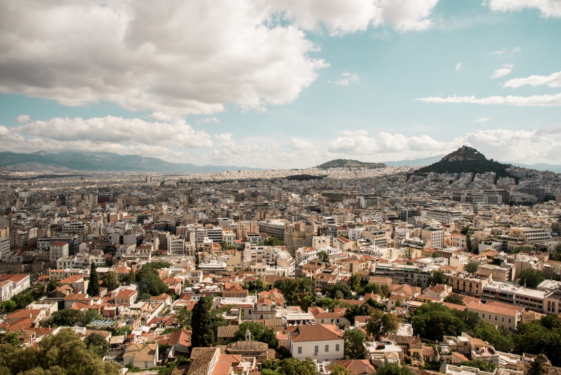 High angle shot of the beautiful city Athenes in Greece under the bright cloudy sky