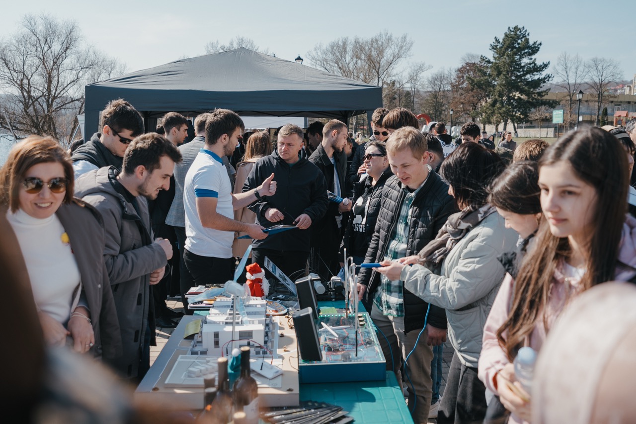 (video) Campania Învață în Moldova a ajuns la Soroca: 500 de liceeni au aflat despre ofertele educaționale din universități