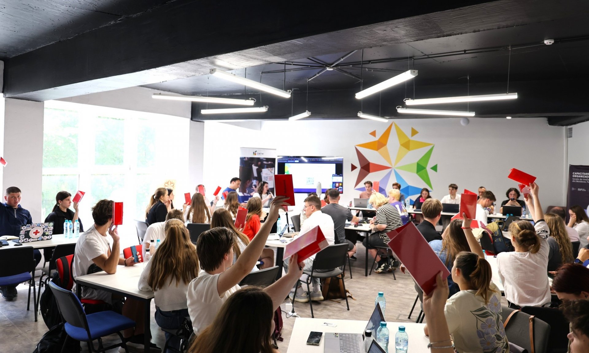 Transformă-ți ideile în soluții digitale pentru comunitatea ta. CNTM te invită la hackathon-ul „VOTech – Inovație pentru Participare”