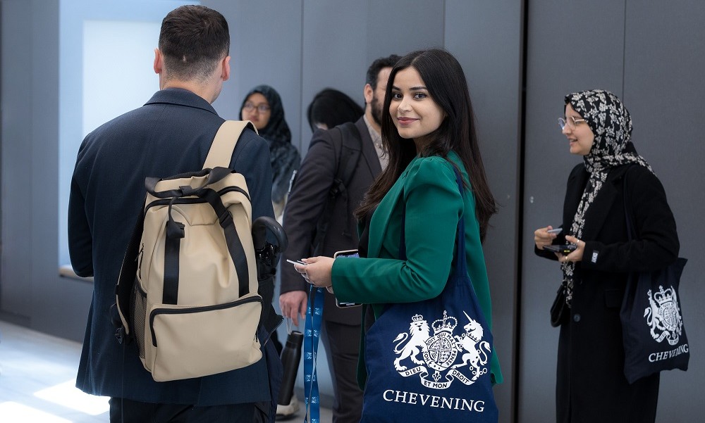 Tinerii din Moldova pot studia gratuit la un program de masterat în Marea Britanie. Au început înscrierile pentru bursa Chevening