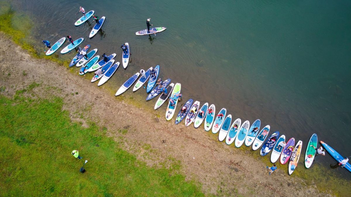 SUP, plimbare cu jetskiul sau volei. Ce activități acvatice poți practica vara în Moldova