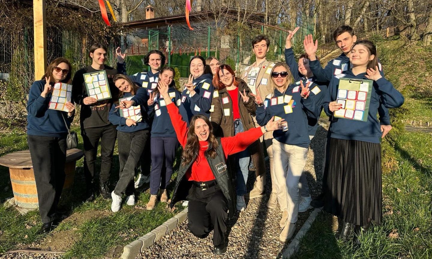 Ești student(ă) în anul I sau II? Fundația Konrad-Adenauer îți oferă o bursă pentru studii și dezvoltarea profesională timp de 12 luni