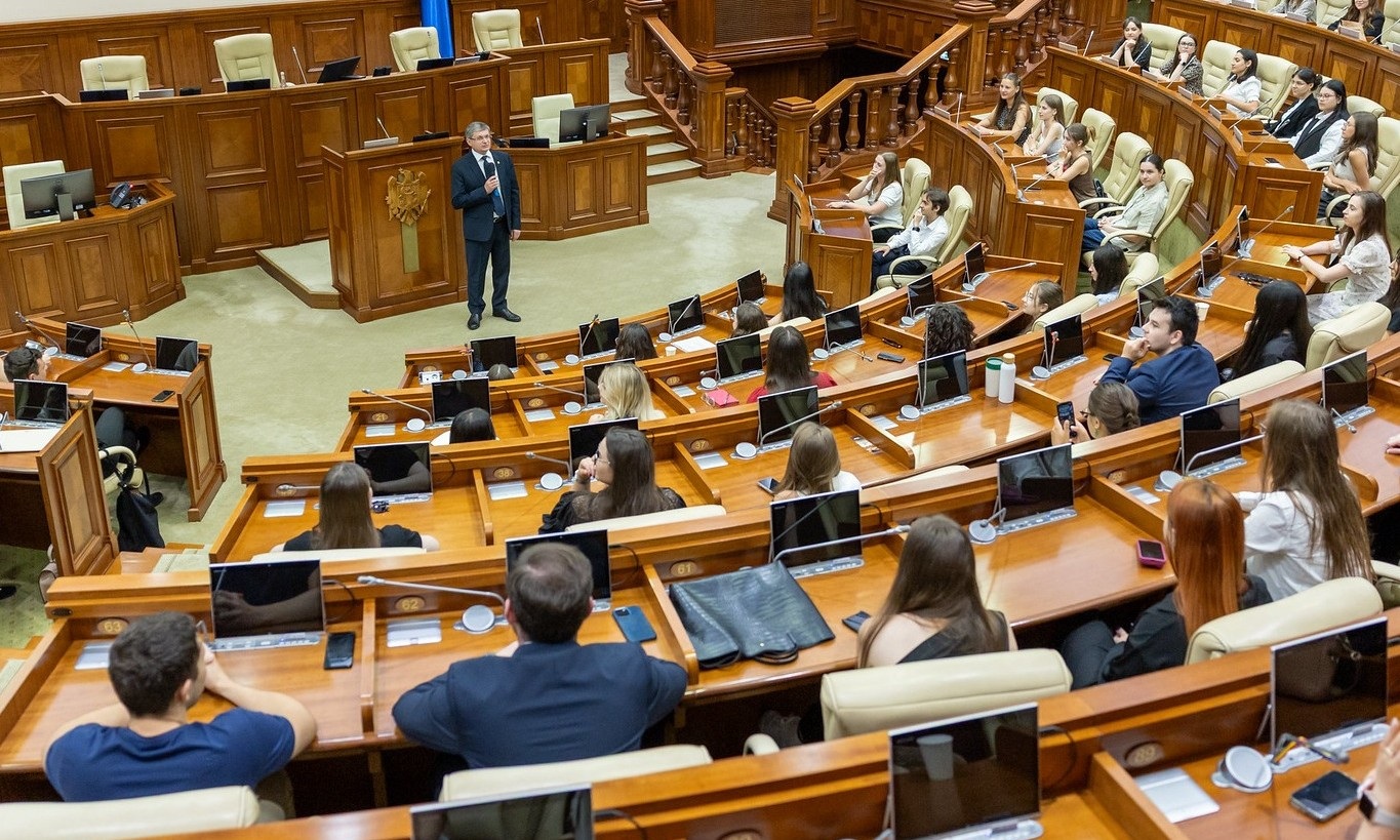 Activitatea Parlamentului a fost monitorizată de inteligența artificială. Cetățenii pot urmări acum rezumatele ședințelor plenare