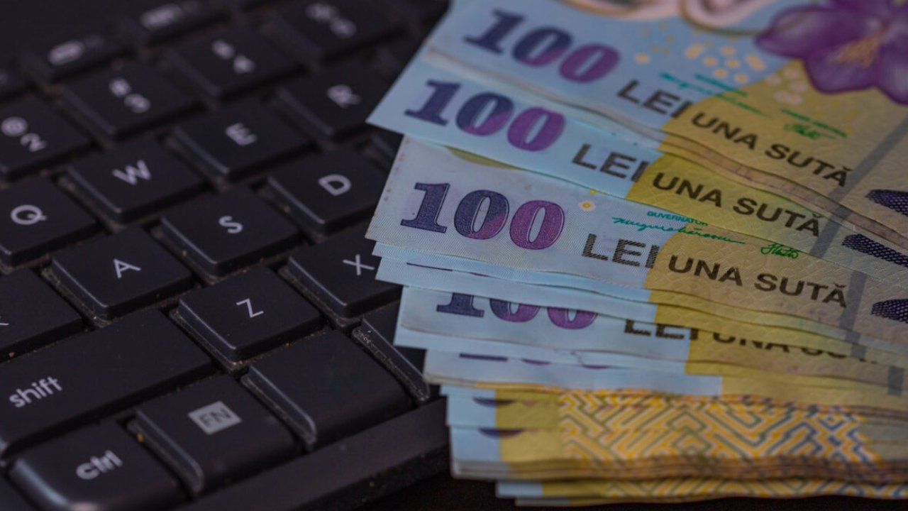 De ce bursele studenților din România sunt virate cu întârziere la început de an