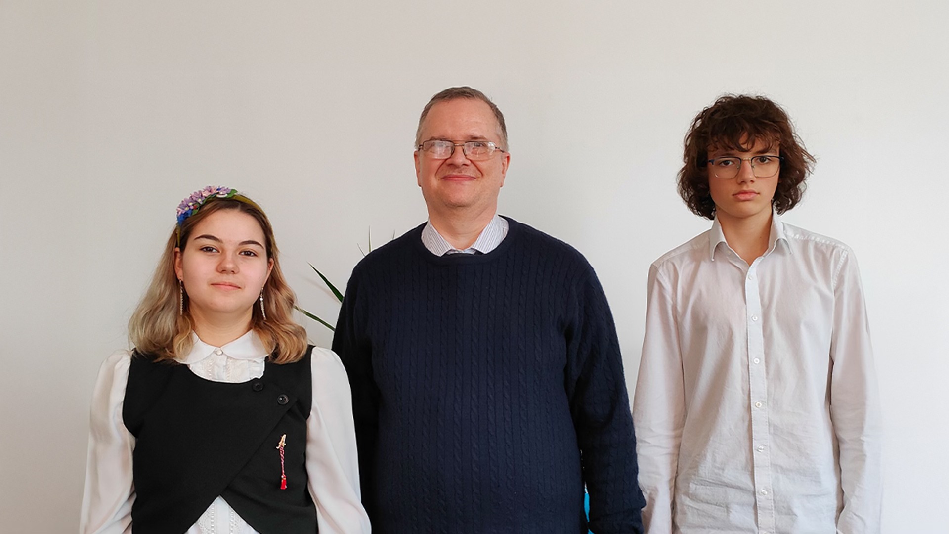 Doi elevi din Moldova au obținut locul 1 la un concurs global de Inteligență Artificială după ce au creat o aplicație de rezolvare a problemelor școlare