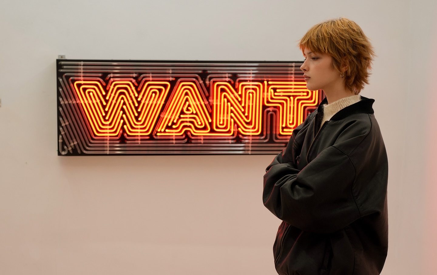 Vrei să afli cum poți rămâne vizibil(ă) în lumea artei fără să fii activ(ă) online? Participă la workshopul „De la atelier la galerie”