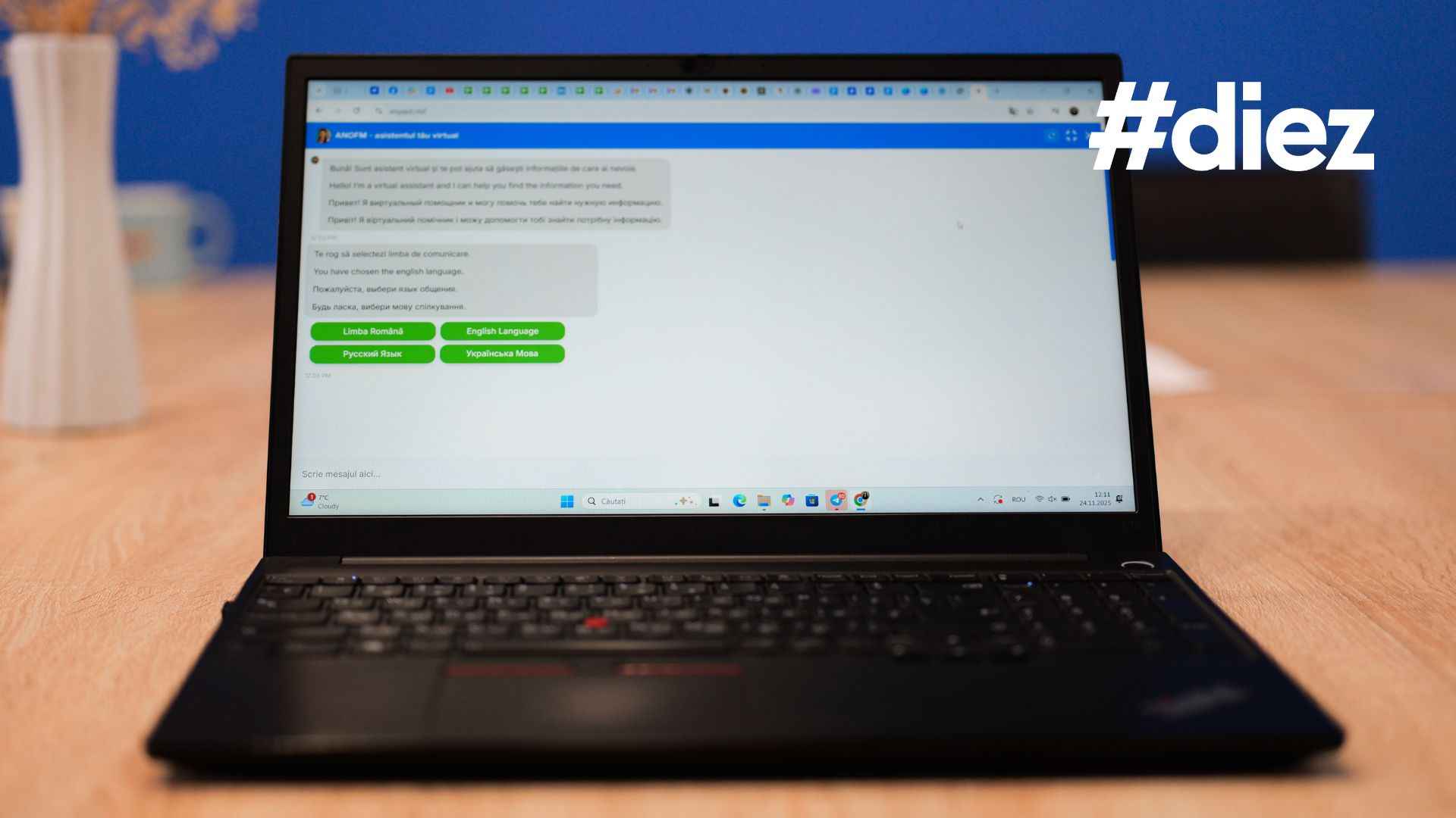 laptop, chat bot, tehnică (1)