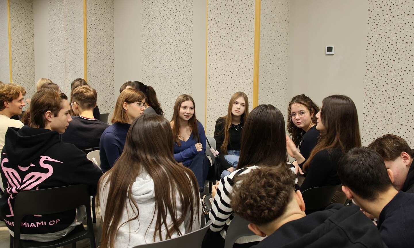 tineri elevi evenimente activități