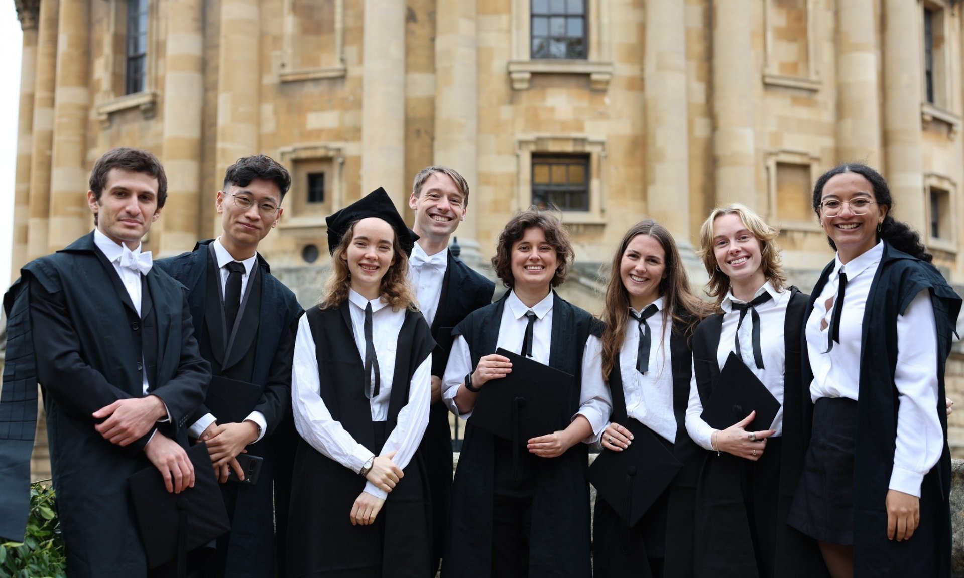 studenți tineri universitate