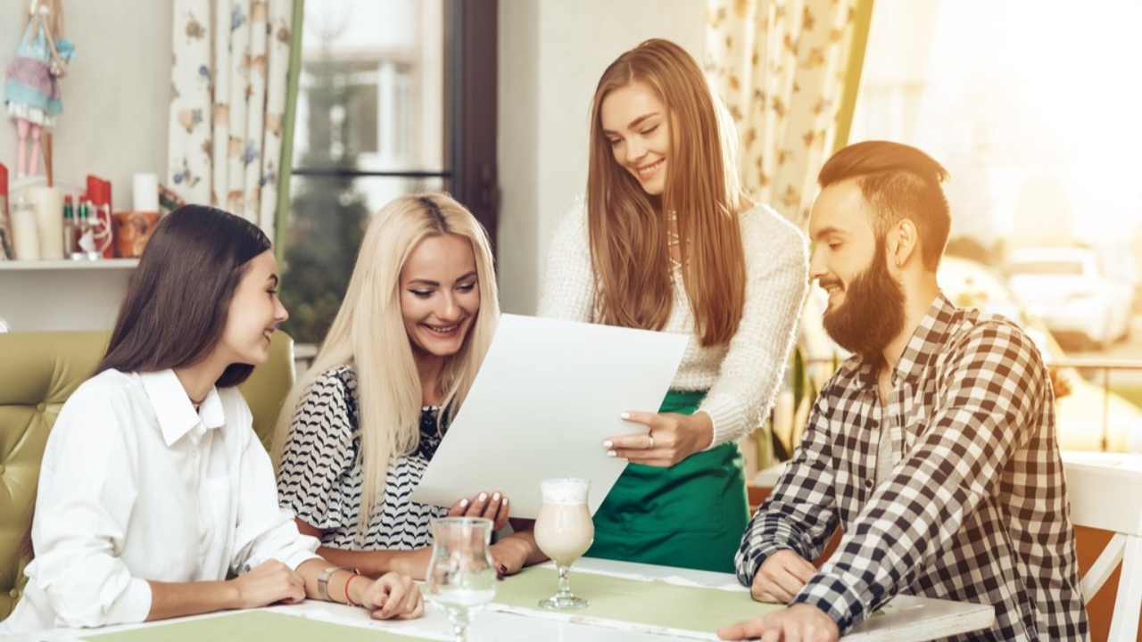 România dublează locurile de internship în companii. Ce înseamnă asta pentru tineri