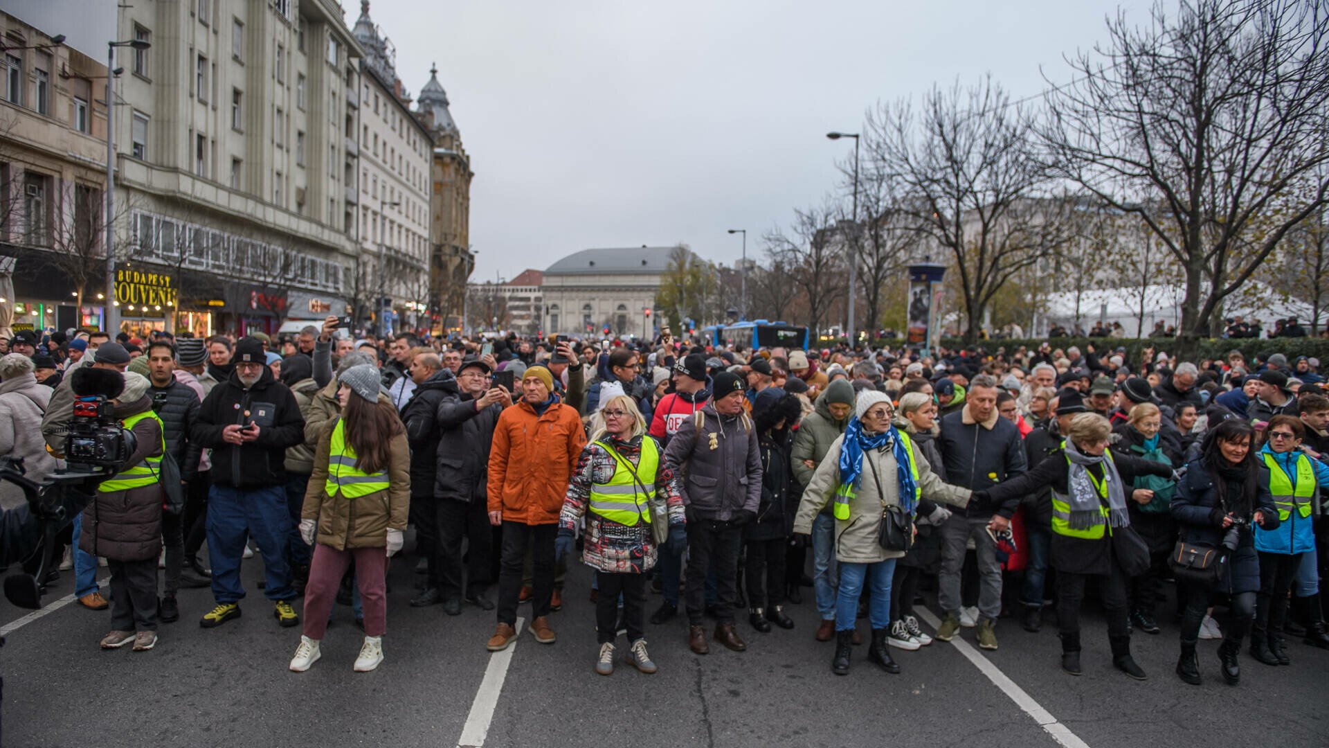 Protest la Budapesta. Mii de oameni cer demisia lui Viktor Orbán după un scandal privind abuzuri asupra minorilor