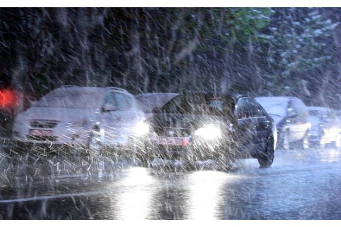 Polei și depuneri de lapoviță. Meteorologii anunță cod galben de condiții complicate ale vremii