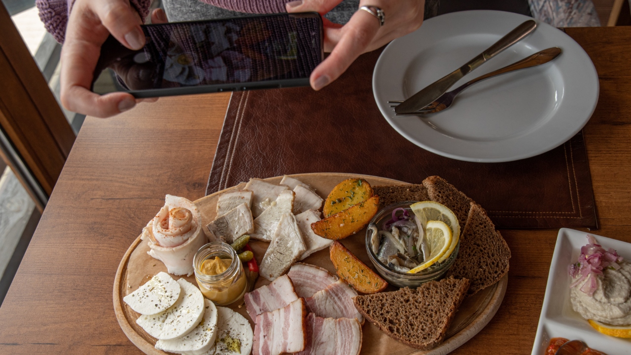 Topul orașelor din România unde se mănâncă cel mai bine: cum devine gastronomia un brand local