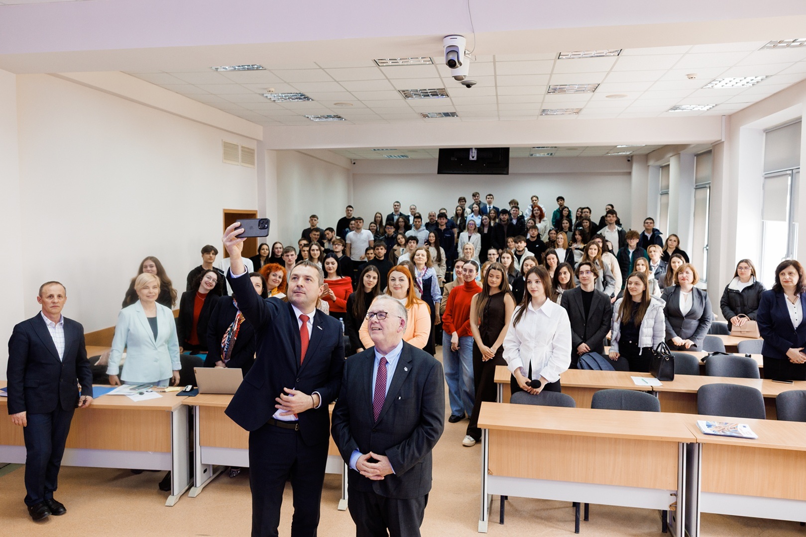 EUTolks: studenții ASEM, în dialog cu Séamus Boland, președintele Comitetului Economic și Social al UE