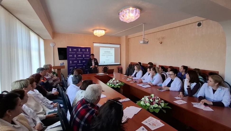 „Sănătatea lucrătorului medical – sănătate pentru toți”: activități de informare în instituții medicale