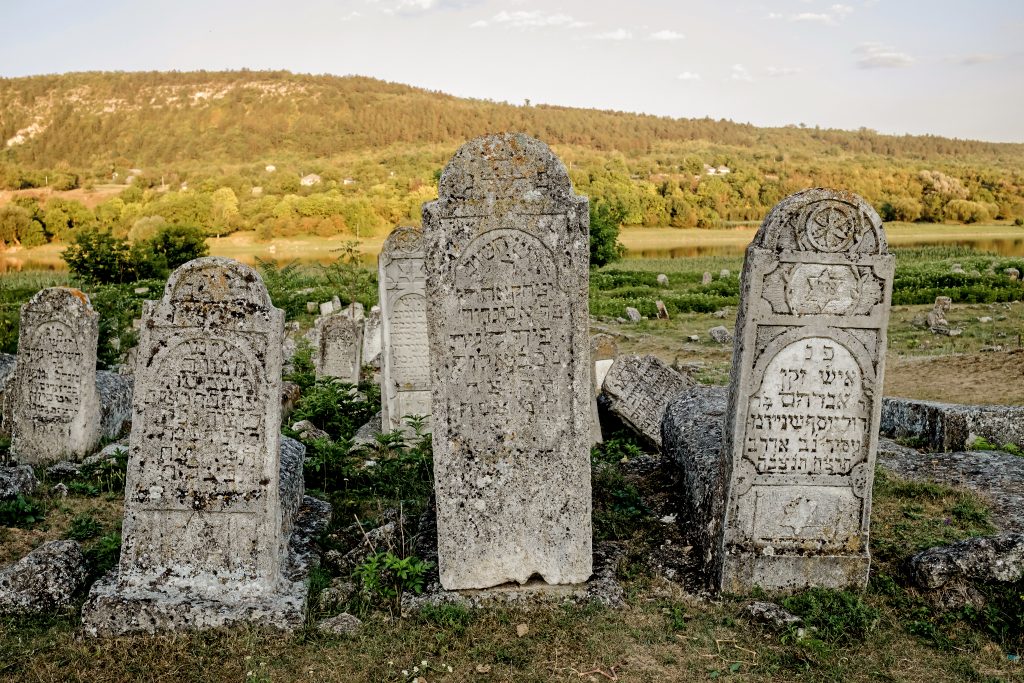 Cimitirul-evreiesc-Rascov