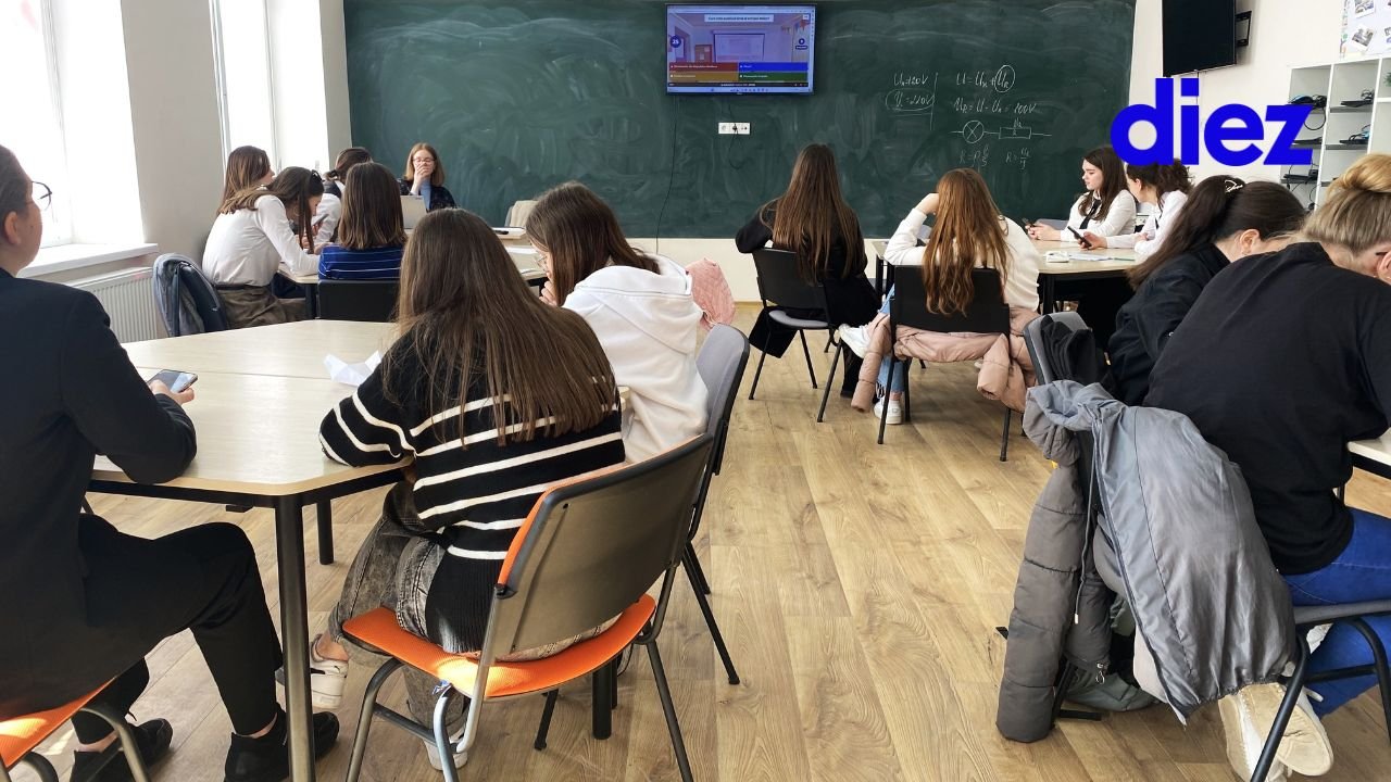 Elevii din România vor primi gratuit materiale educaționale. De când se aplică măsura