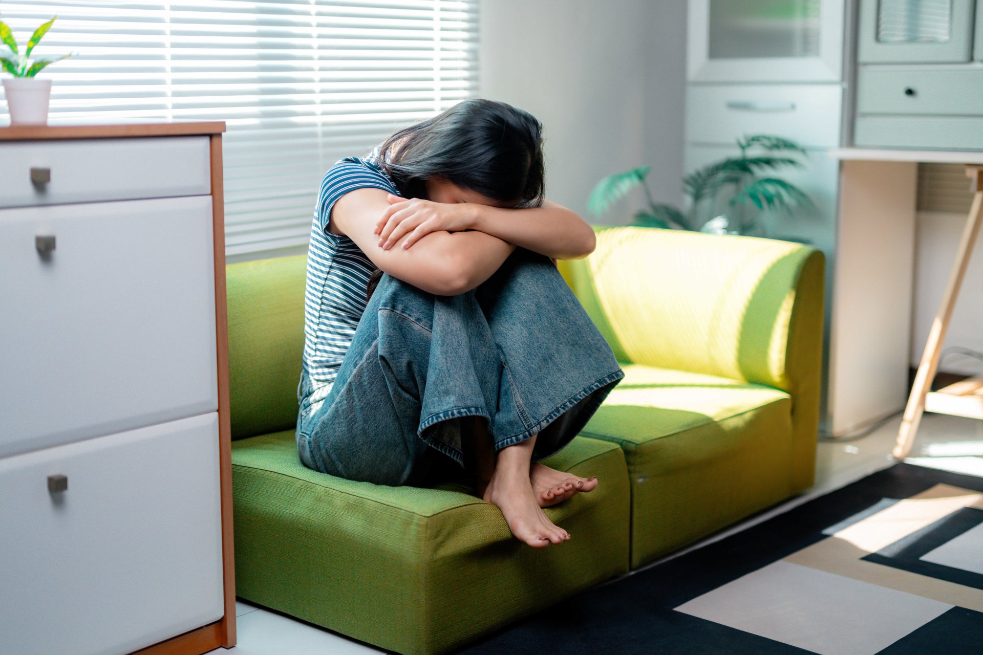 sad-woman-sitting-on-couch-with-head-in-arms-2026-01-09-11-10-06-utc_optimized