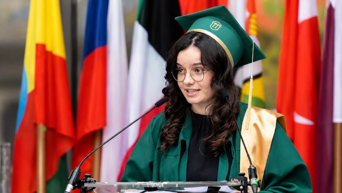 absolventa-UMF-Iasi-1180×891